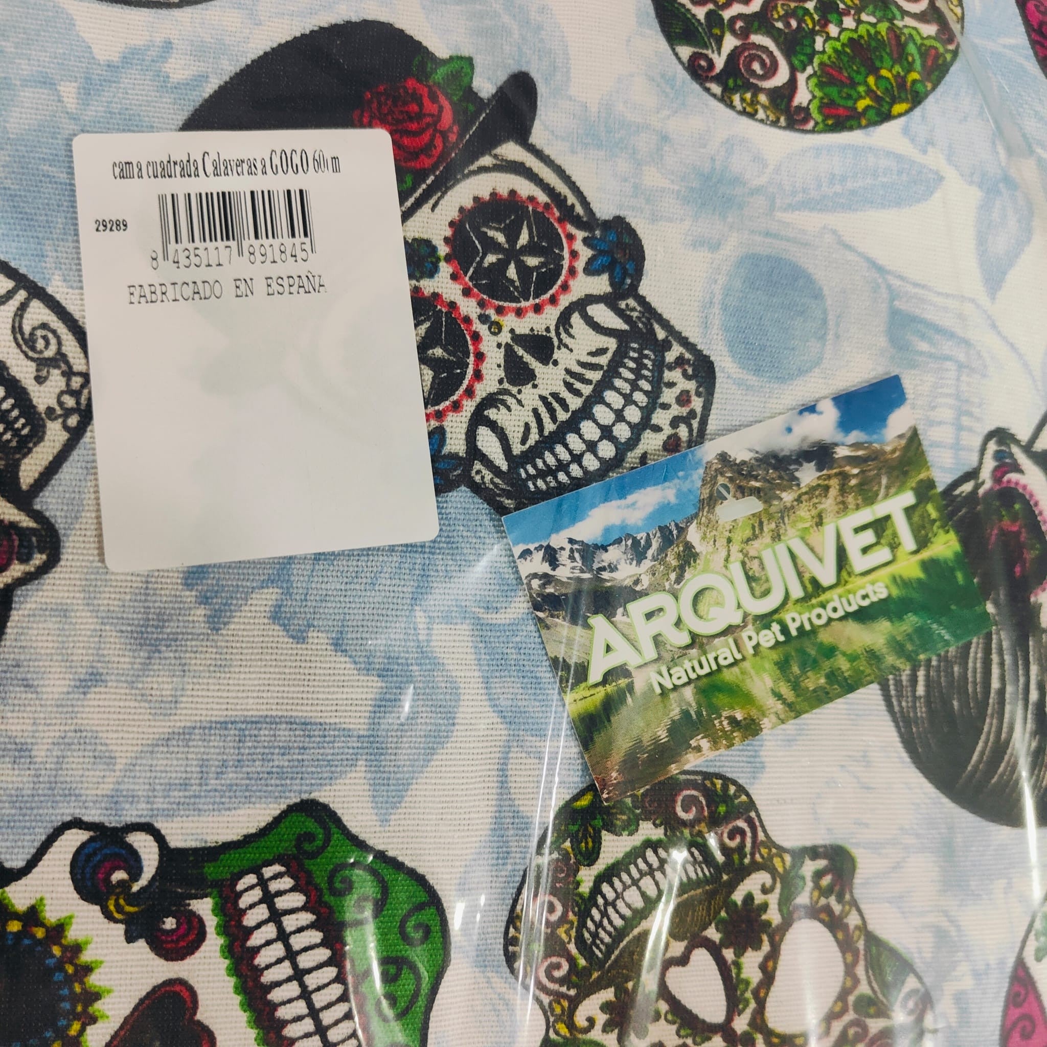 Cama Cuadrada Calaveras 70Cm